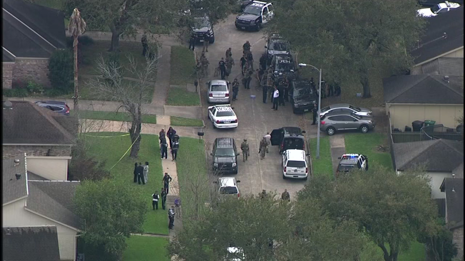 Reward doubled for suspect in shooting of 2 HPD officers - ABC13 Houston