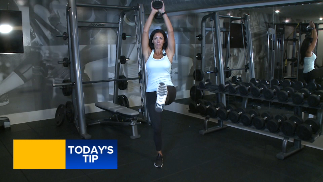 Fitess tip: Arm press with kick
