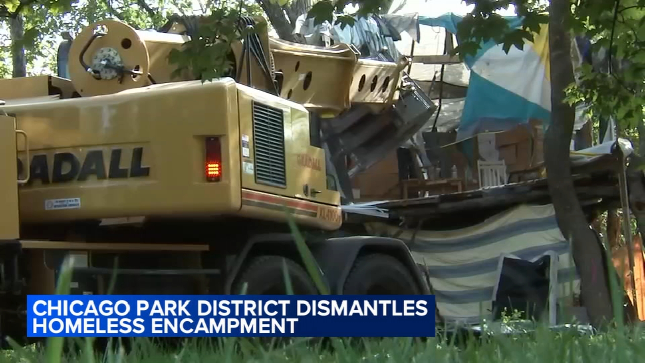 Homeless encampment dismantled at Legion Park in North Park, Chicago  neighborhood, park district says reason was safety - ABC7 Chicago