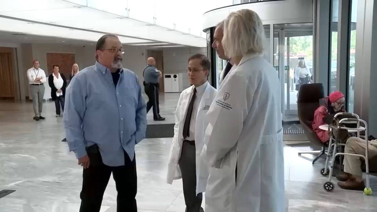 Former NYPD officer reunites with doctors who performed double lung transplant