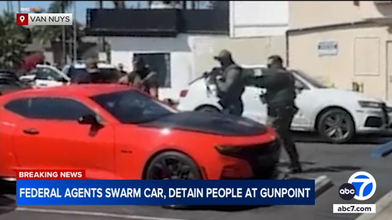 Federal agents detain people at gunpoint in Van Nuys
