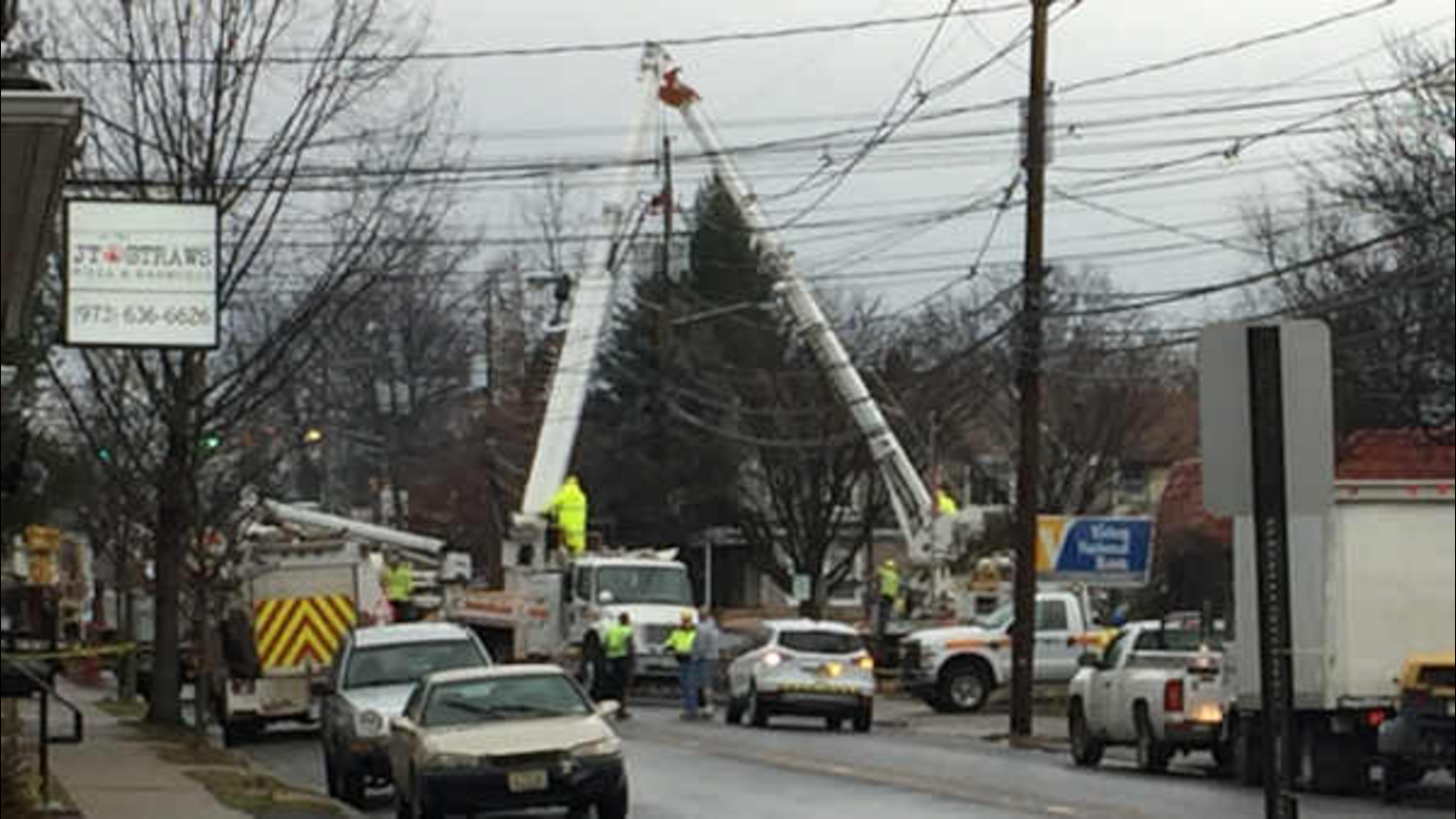 Driver crashes into pole, knocks down power lines in Hawthorne, New