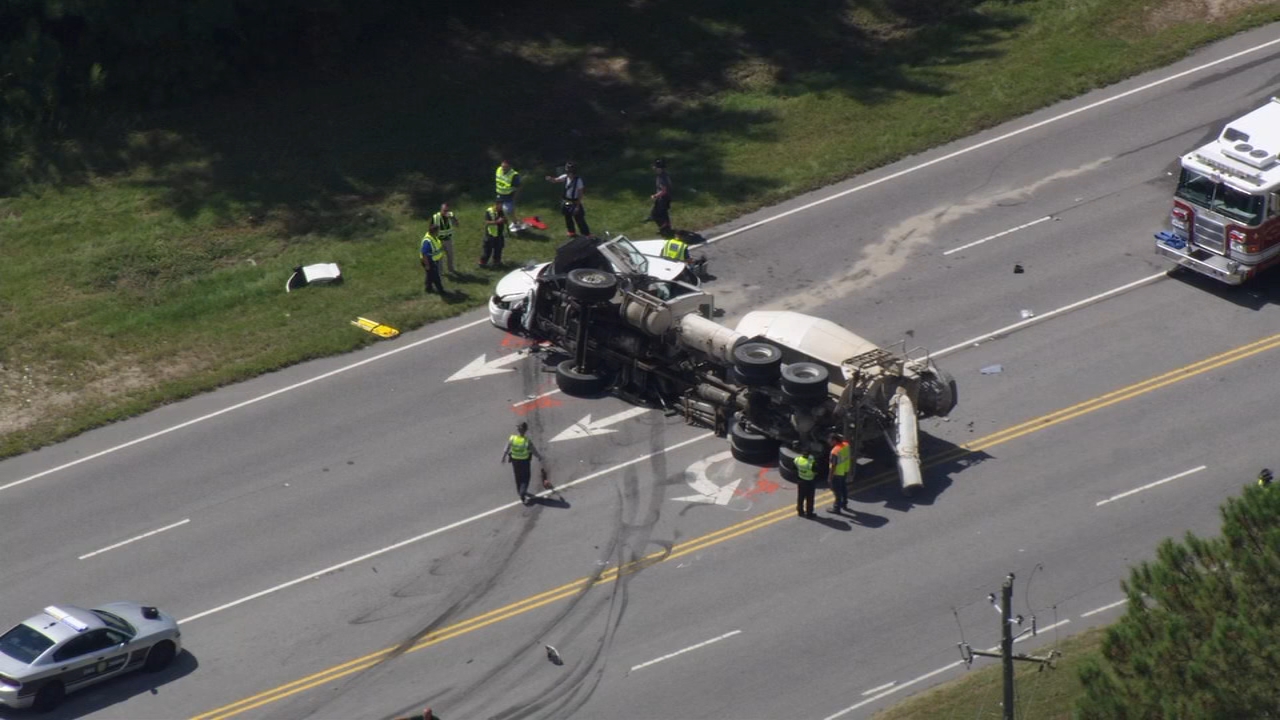 Driver, 5-week-old baby killed in Harnett Co. crash; 3 others injured