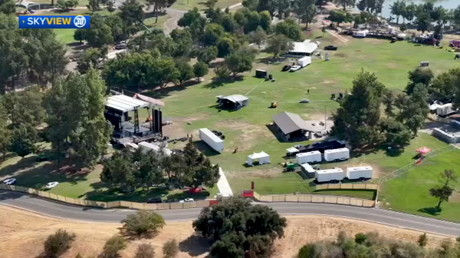 Blake Shelton and Pitbull to rock Fresno's Woodward Park this weekend
