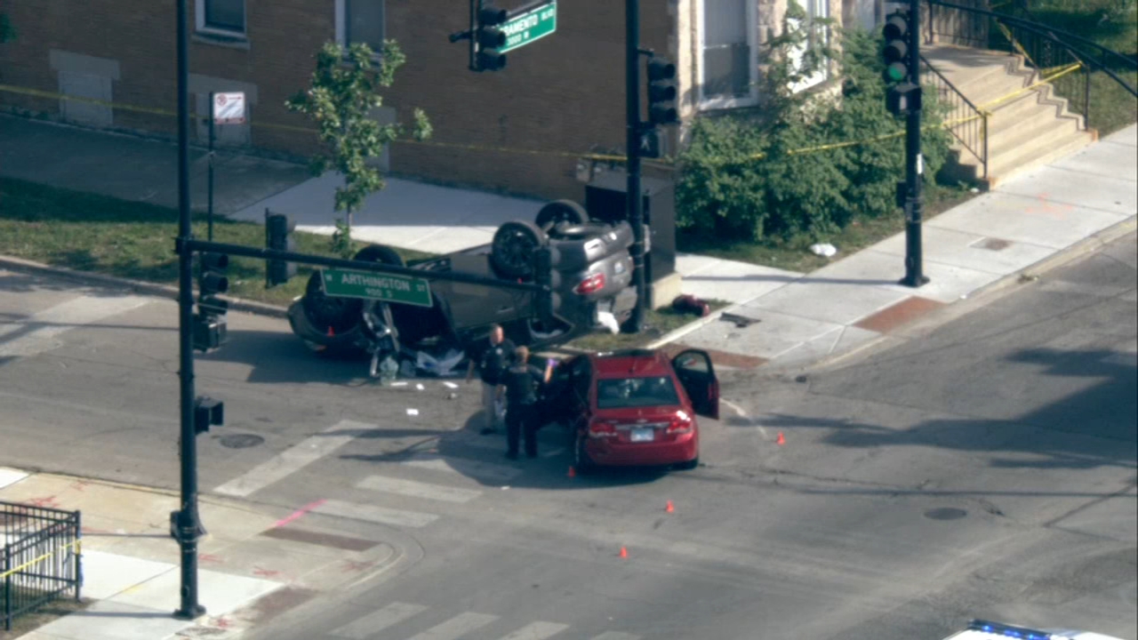 Man dies in West Side crash: CPD
