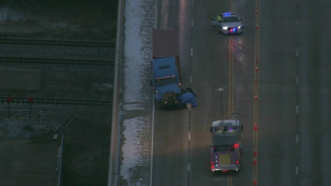Chicago Weather: Light snow creates icy roads; man dies in Elwood crash ...