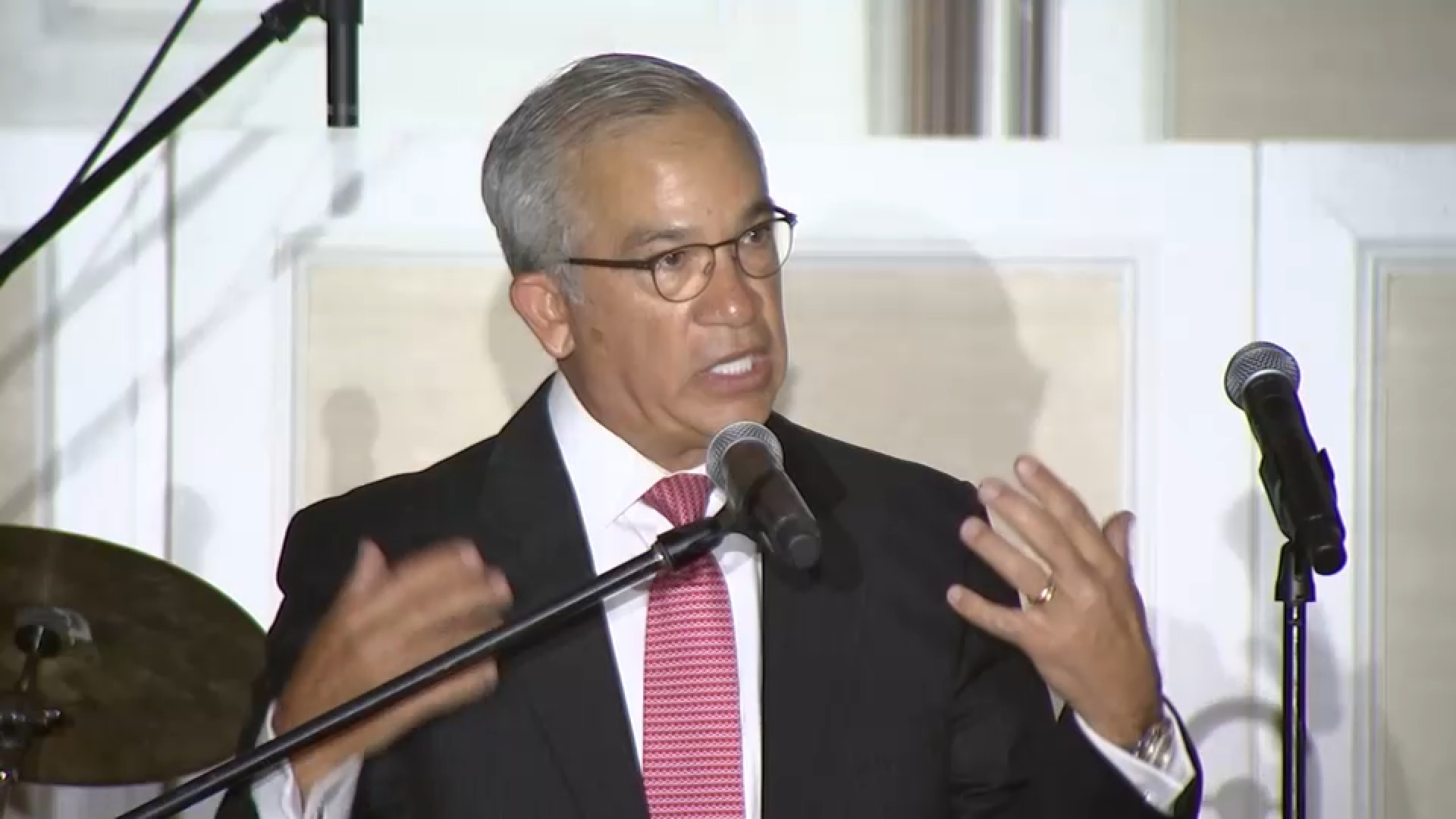 Joe Torres honored at the 100 Hispanic Women 28th Annual Awards Gala