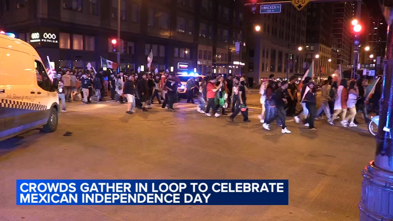 Mexican Independence Day celebrations draw crowds downtown Chicago