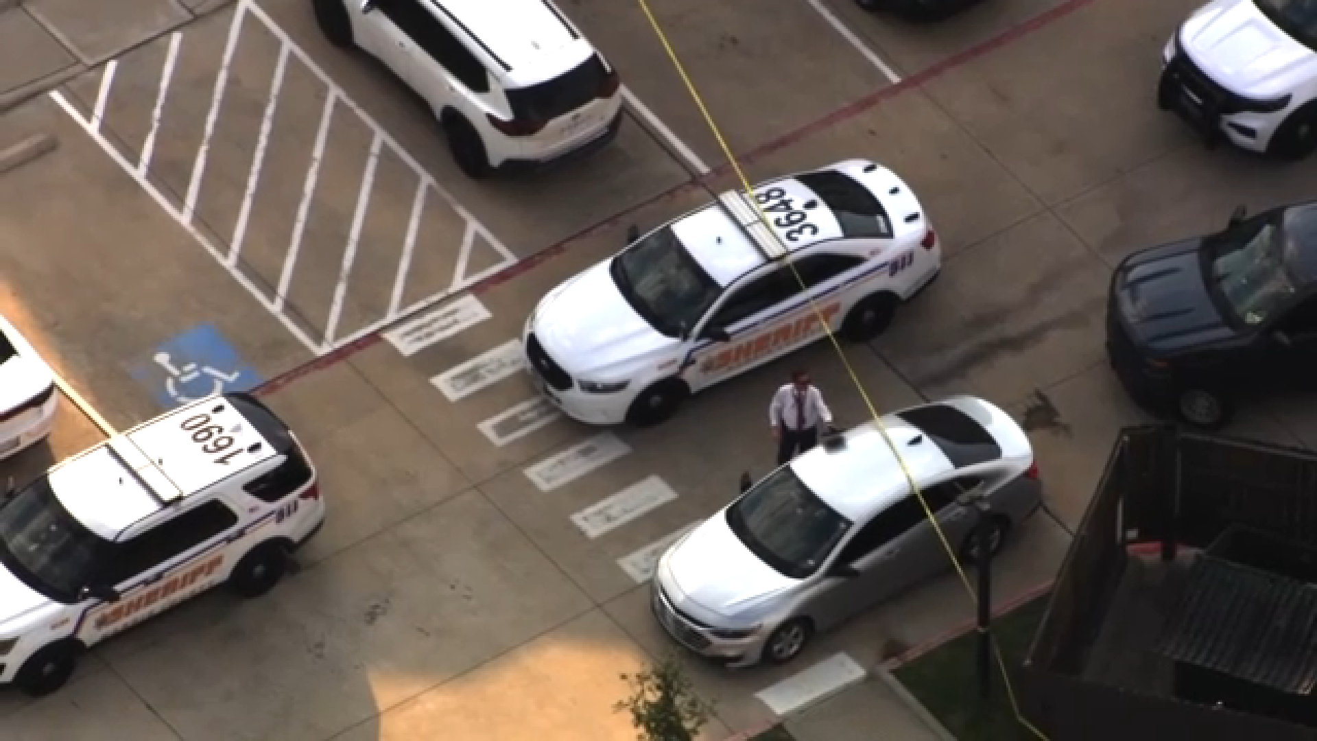 Mother finds 20-year-old son shot to death at NW Harris County apartment complex, HCSO says