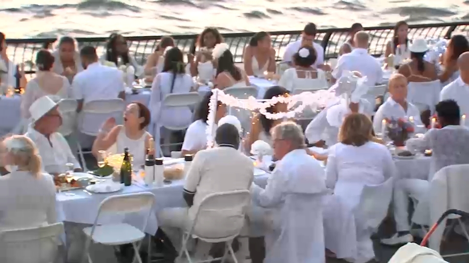 Unique dining experience, Diner en Blanc held in Battery Park City