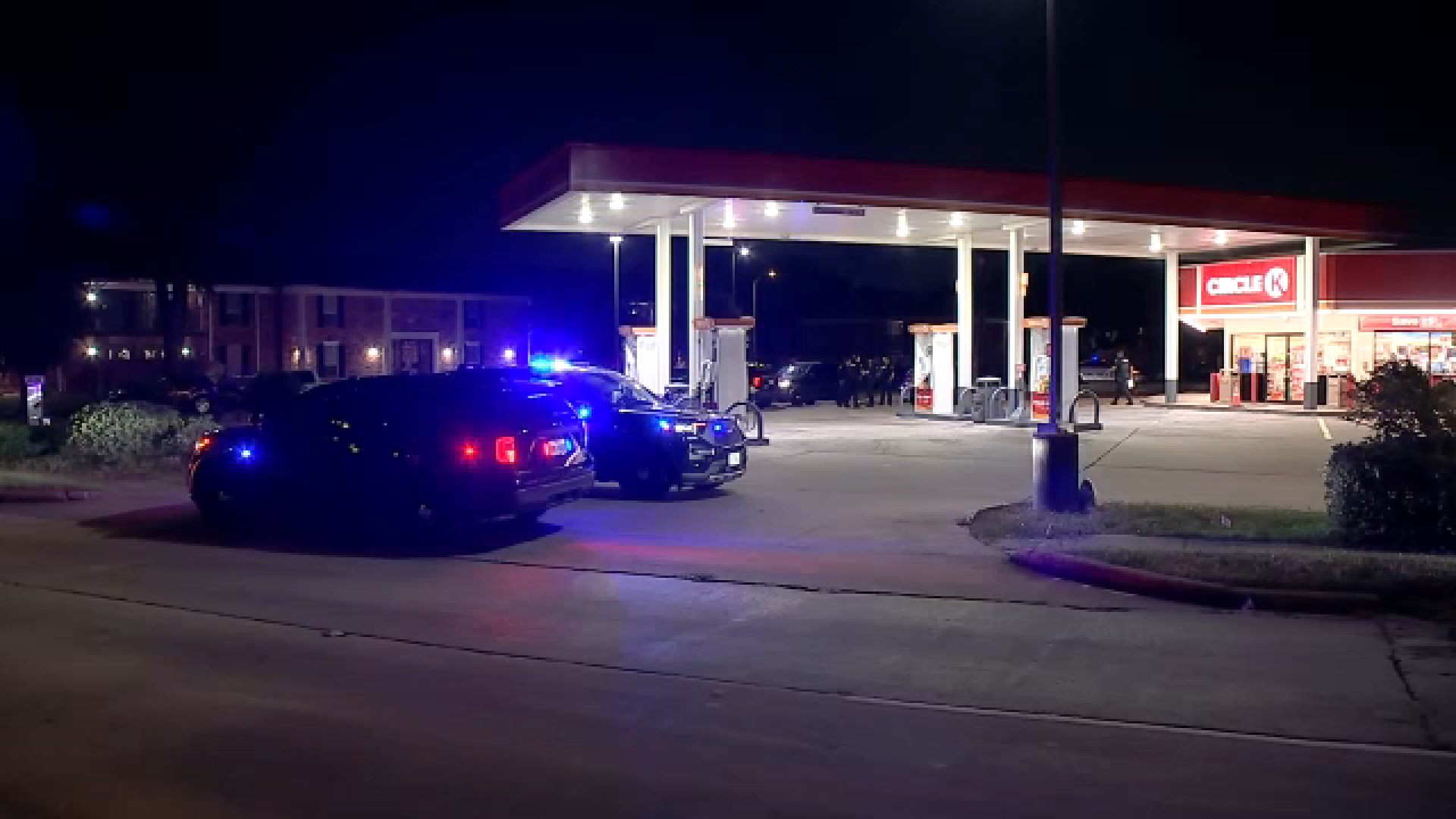 Teen dies after being shot in the chest when fight breaks out at SW Houston gas station, HPD says
