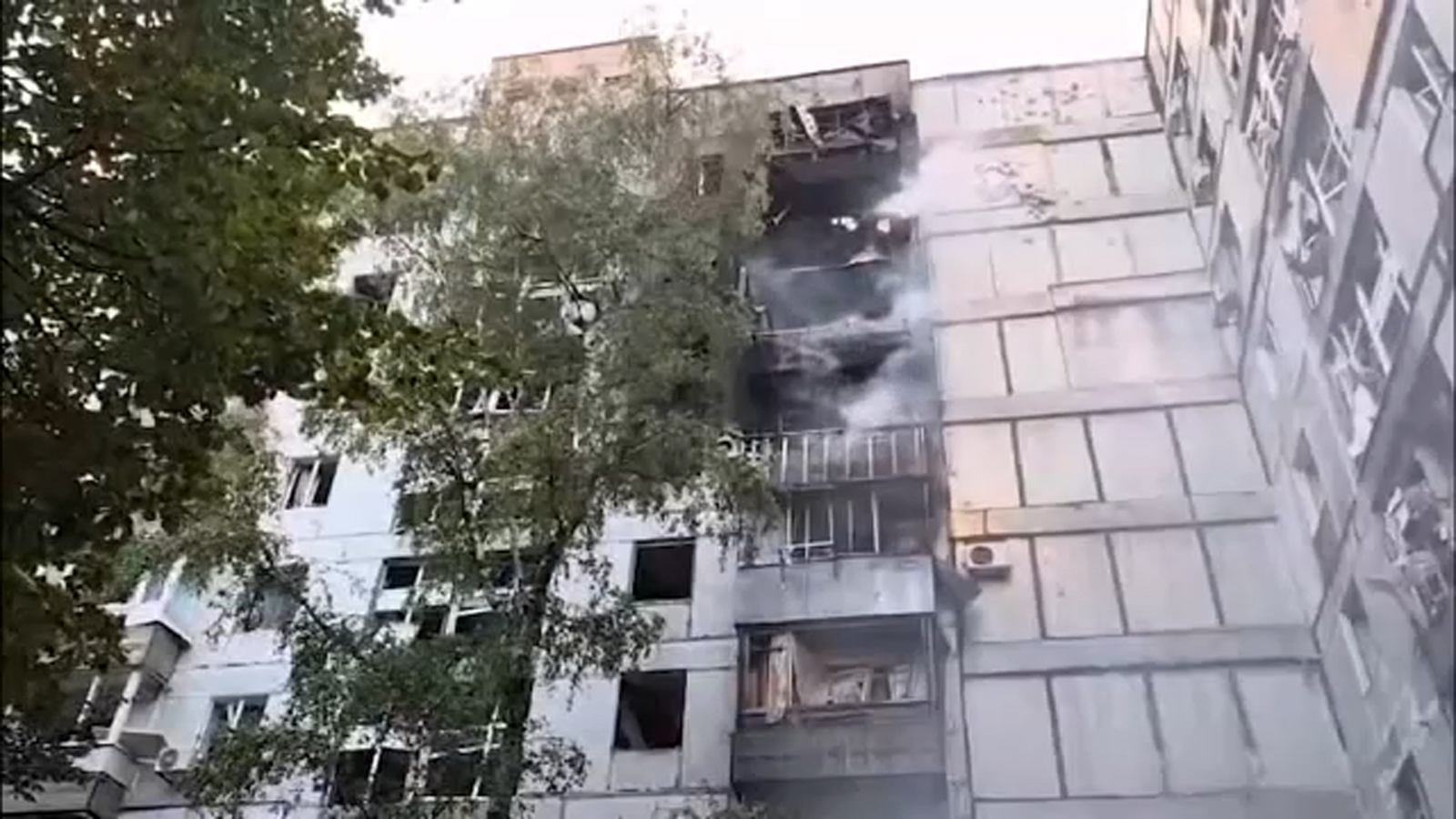 Russia launches a large-scale attack on Ukraine, killing 3 and wounding dozens