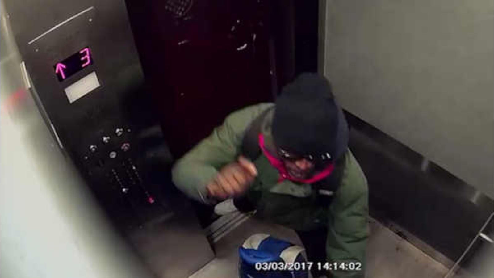 Police looking for suspect who robbed elderly woman in Bronx elevator ...