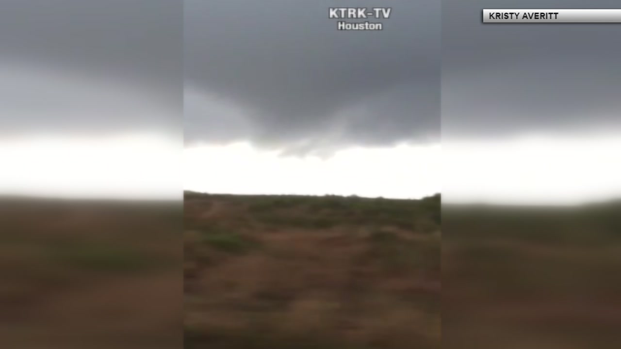 Tornado briefly touches down in Brazoria County