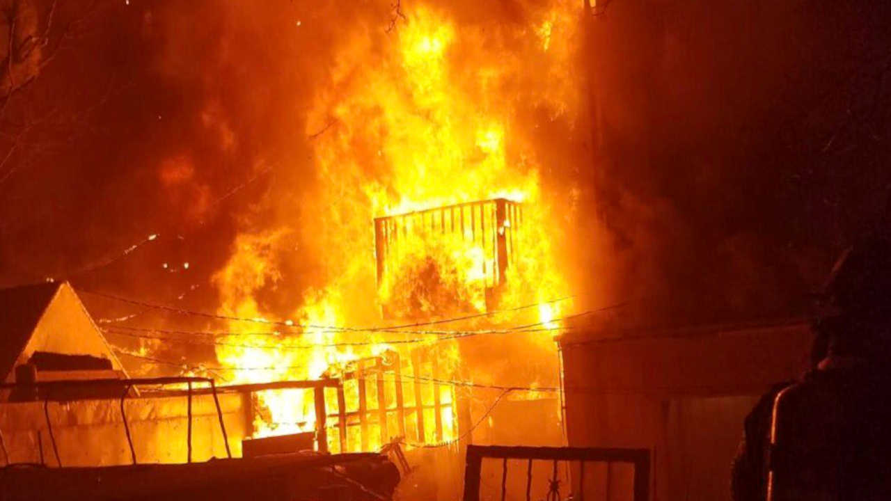 Row of businesses destroyed by 7-alarm fire in Richmond Hill