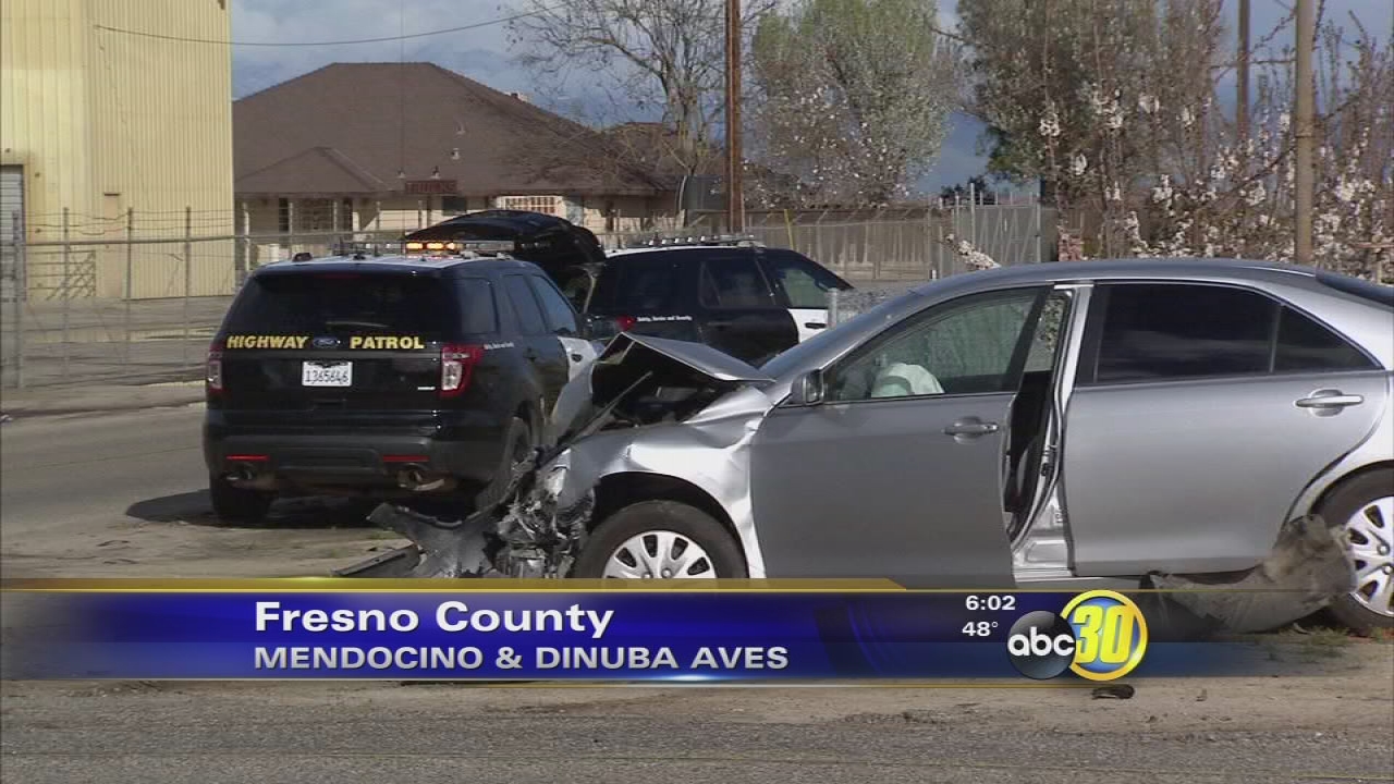 1 dead, 5 injured after crash near Parlier