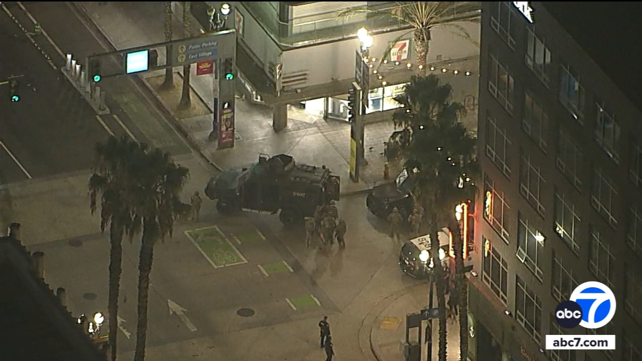 Person barricaded inside Long Beach 7-Eleven