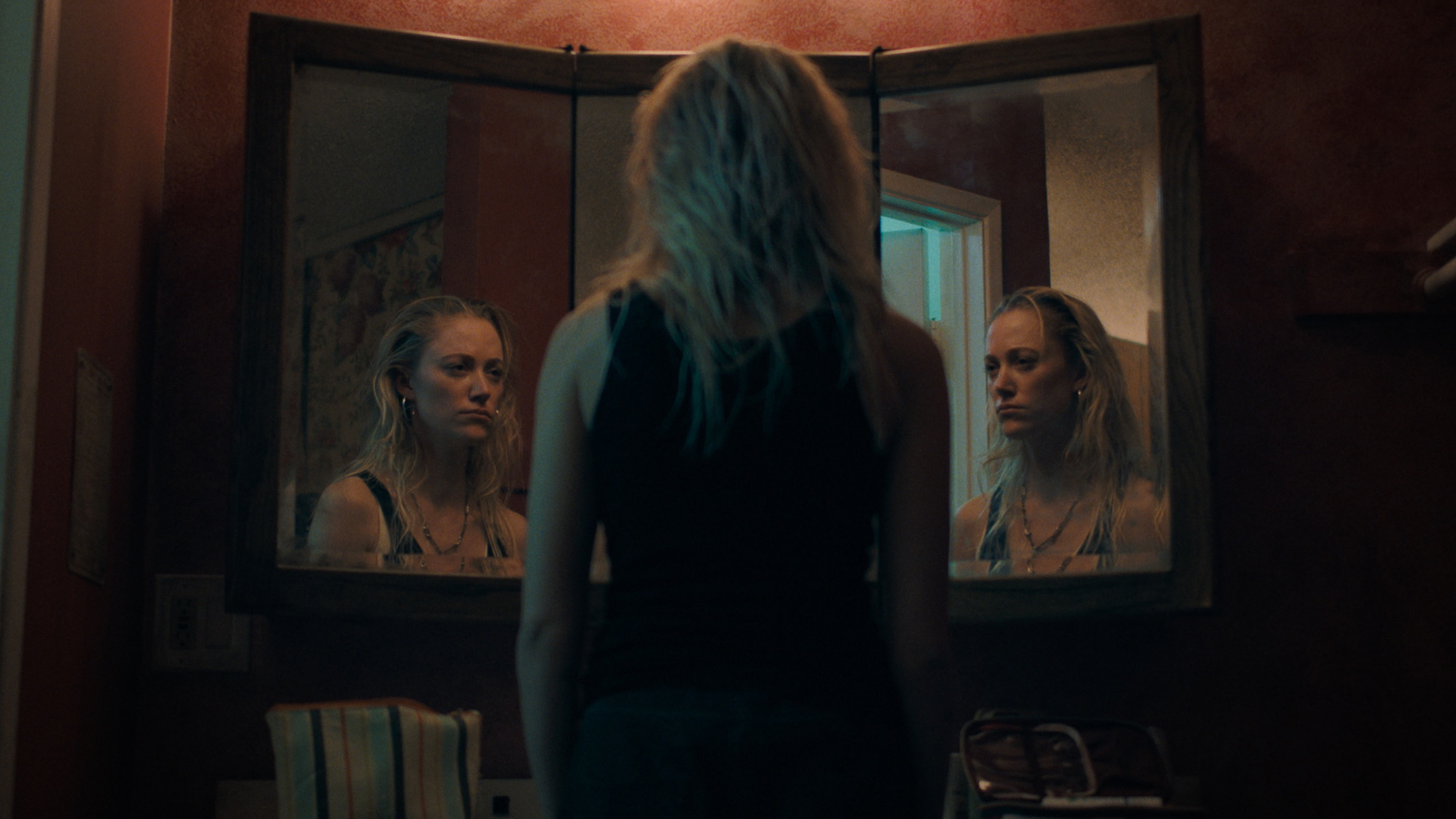 Trailer: Maika Monroe terrifies in modern remake of 'The Hand That Rocks the Cradle'