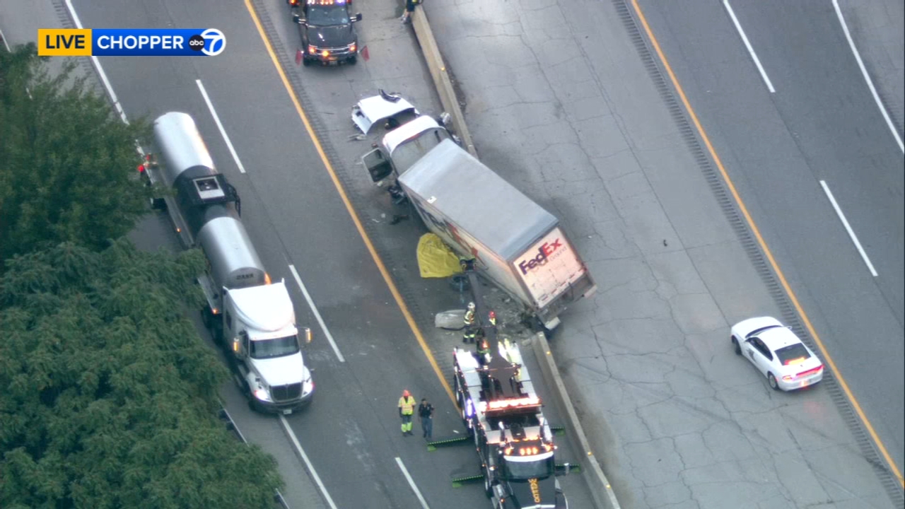 No injuries in fiery crash involving FedEx truck on Indiana Toll Road