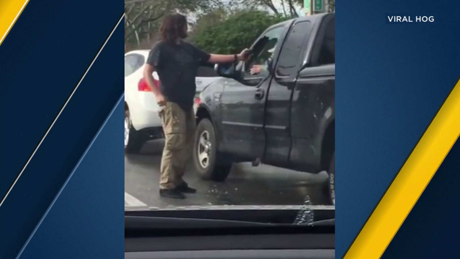 VIDEO Driver peppersprays another driver in apparent road rage