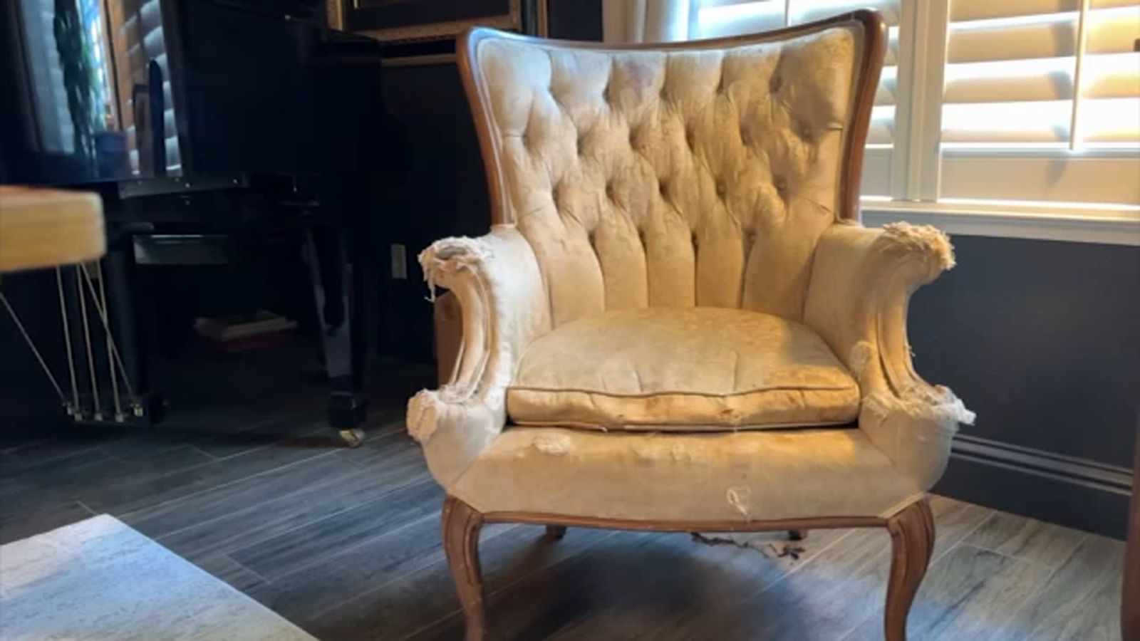 Chair from haunted Wolfe Manor up for auction