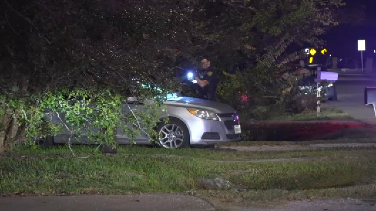 Suspect shot by homeowner after attempting to break into car on Woodlyn ...