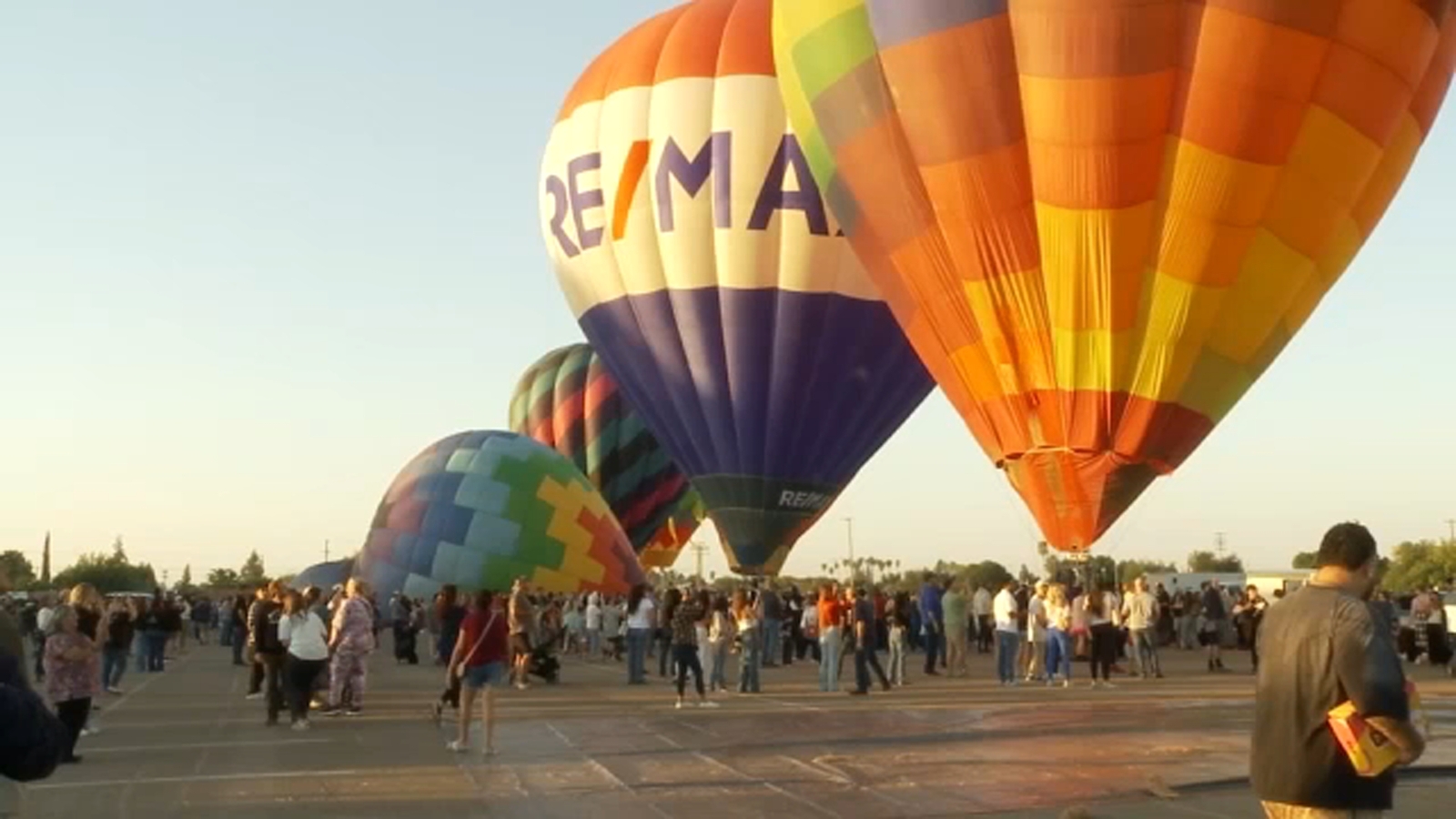Hot air balloons soar to kick off the 50th annual Clovis Fest
