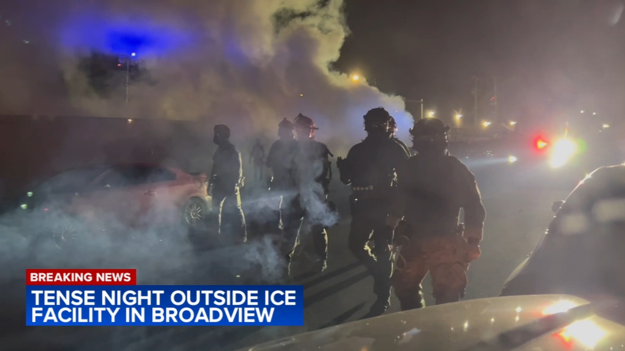Protests continue at ICE facility, downtown as federal presence grows