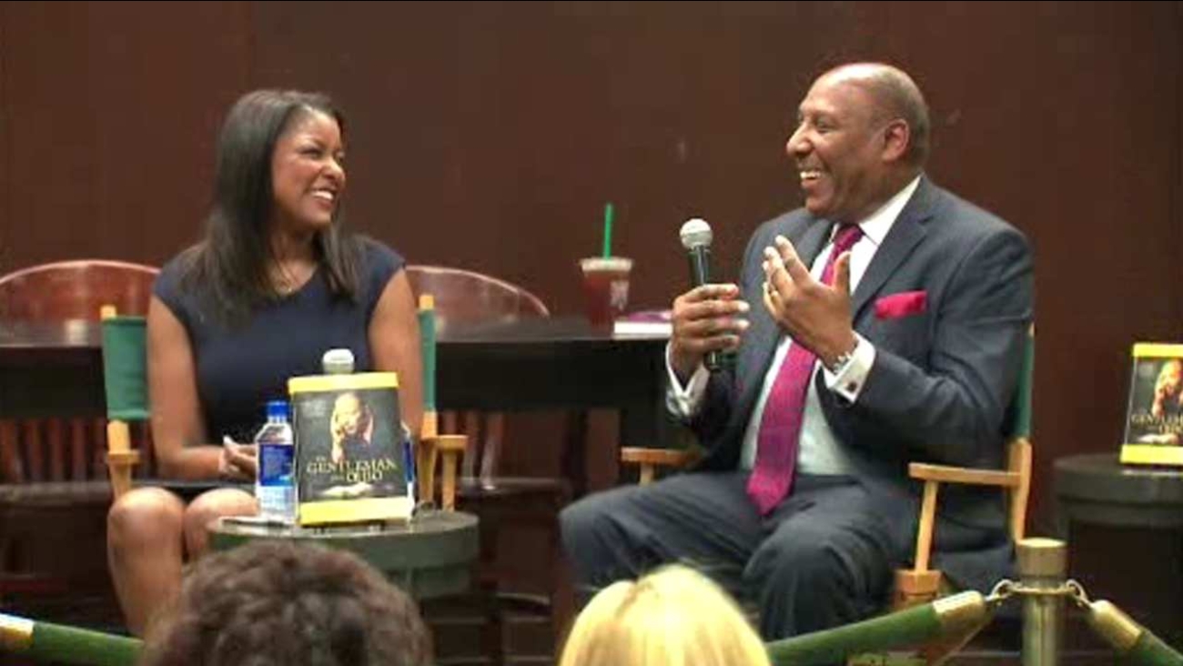 Lori Stokes Holds Discussion On Late Father S New Autobiography Congressman Louis Stokes Abc7 New York