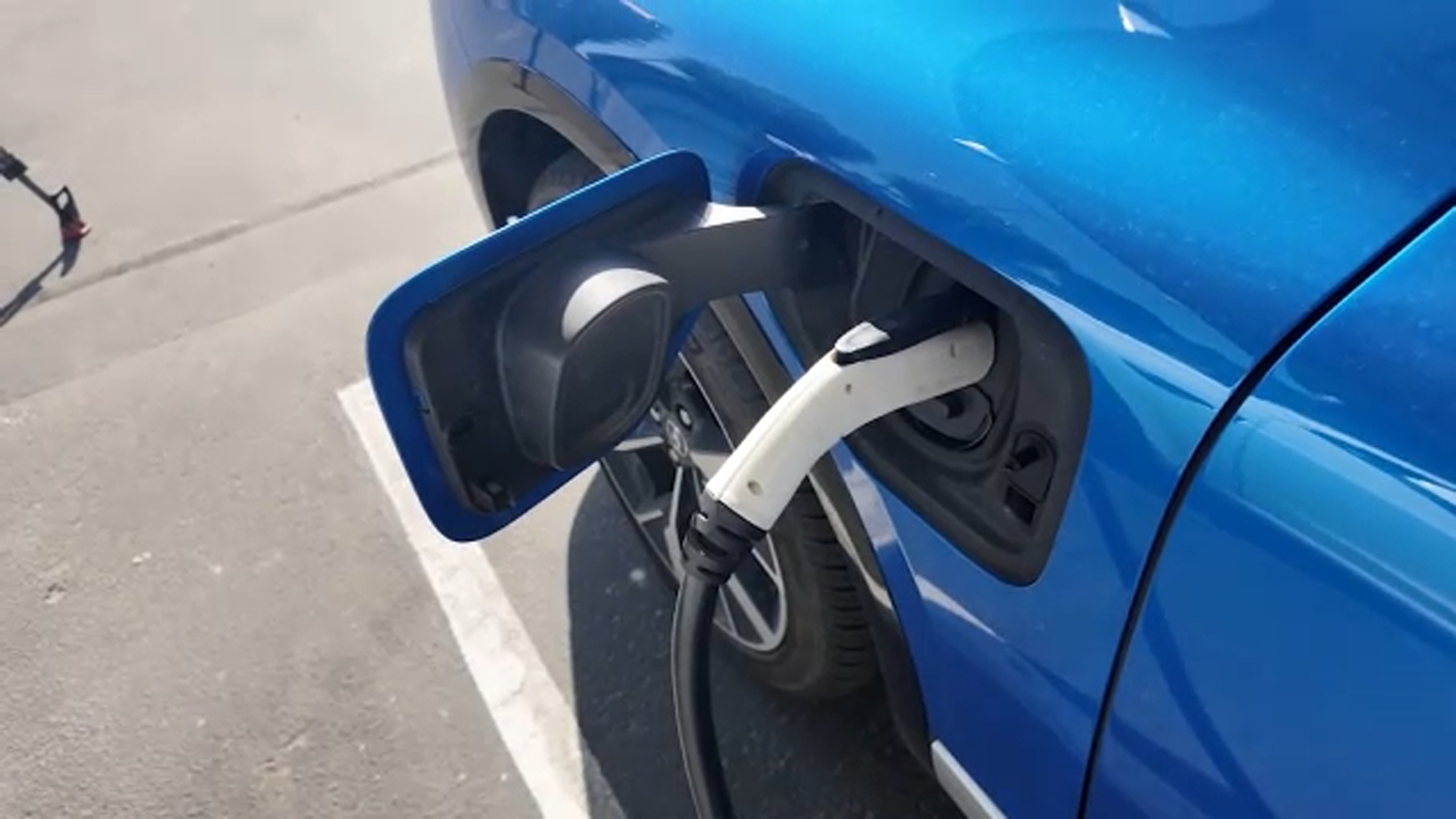 Federal tax credit for new and used electric vehicles expires soon