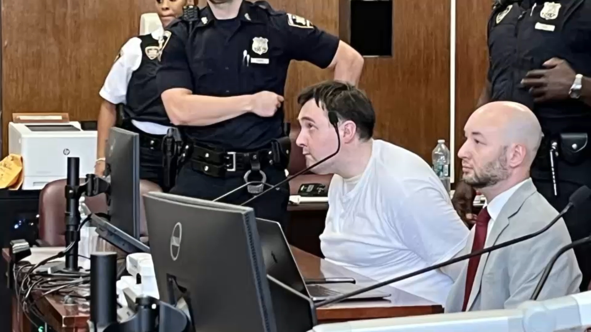 Man sentenced to 10 years for showing woman onto subway tracks