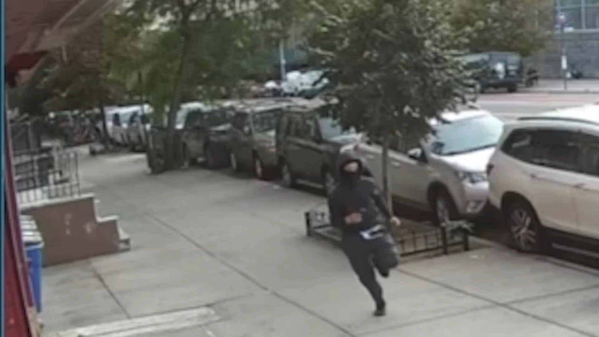 2 people shot in Fordham Heights, the Bronx; police searching for suspect