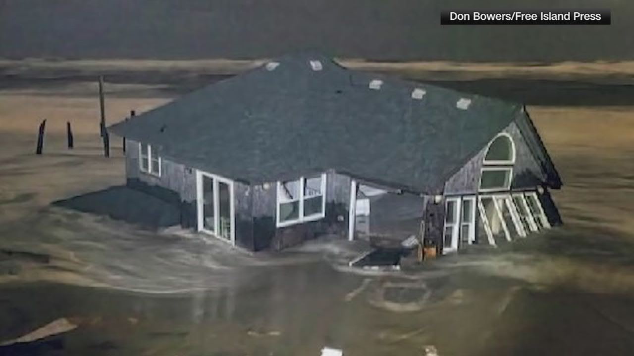 7th home lost in the Outer Banks from churning surf