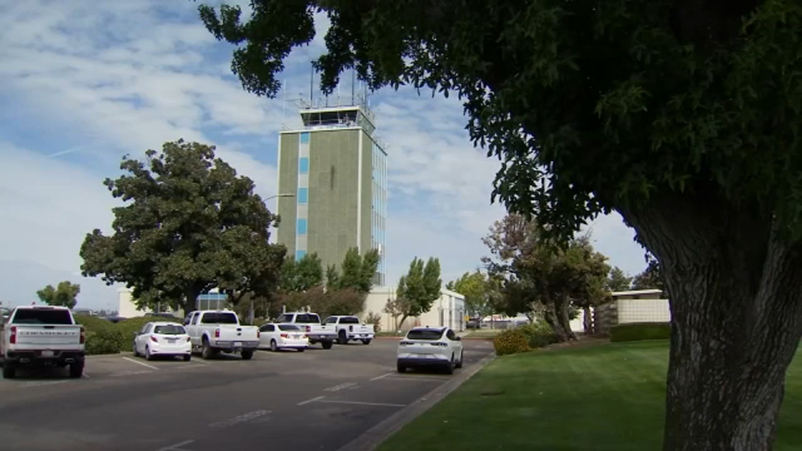 Government shutdown adding more stress for Fresno-Yosemite International air traffic controllers