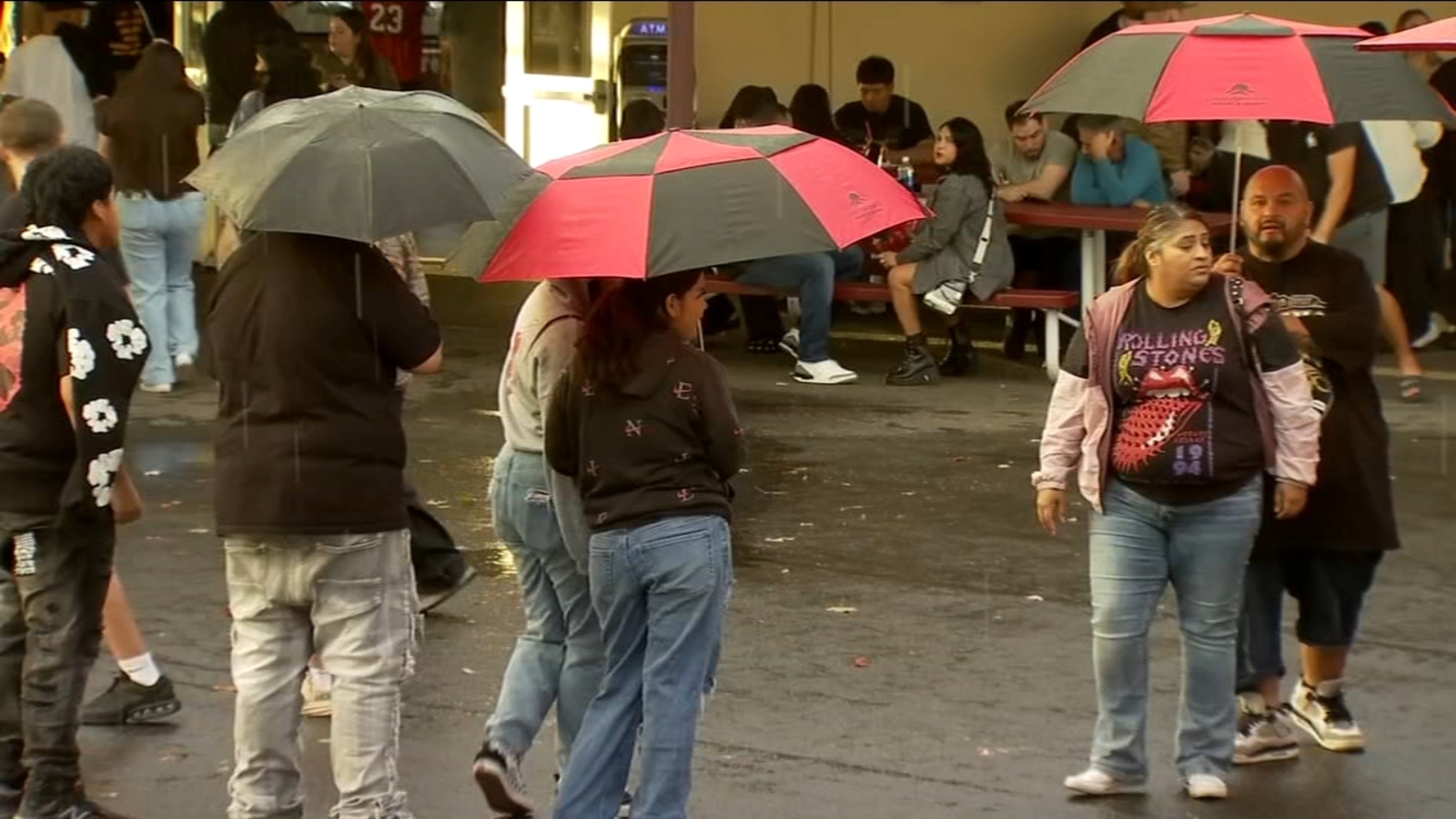 Big Fresno Fair continues on despite wet and rainy conditions