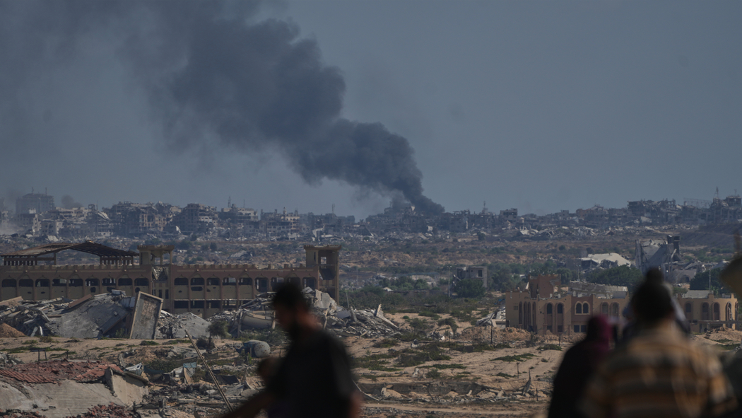 Trump pide a Israel detener bombardeos en Gaza después que Hamás aceptó parcialmente su plan de paz - ABC7 Los Angeles