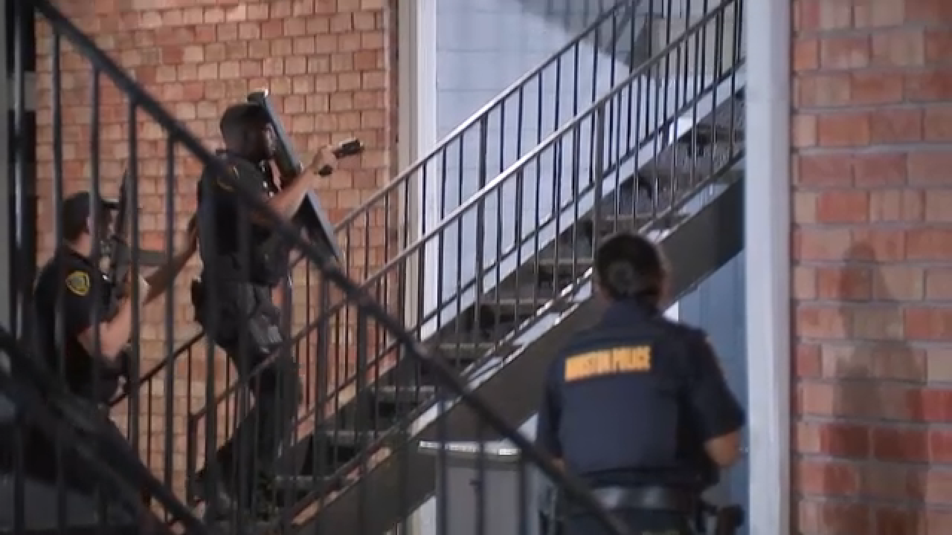 Man shot and killed in north Houston apartment complex, HPD says
