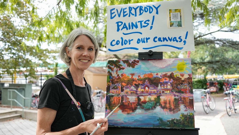 Artist asks passersby to help paint scenes of Philadelphia