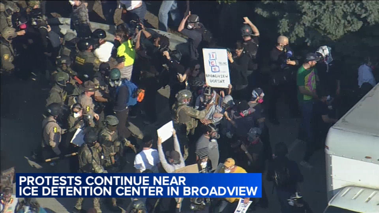 Protests continue at Broadview ICE facility