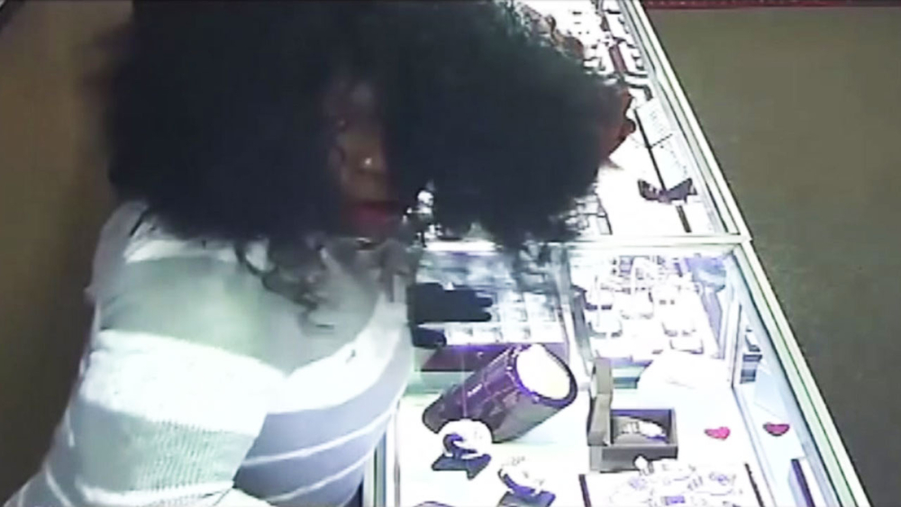 Robbers dress in drag in jewelry store heist
