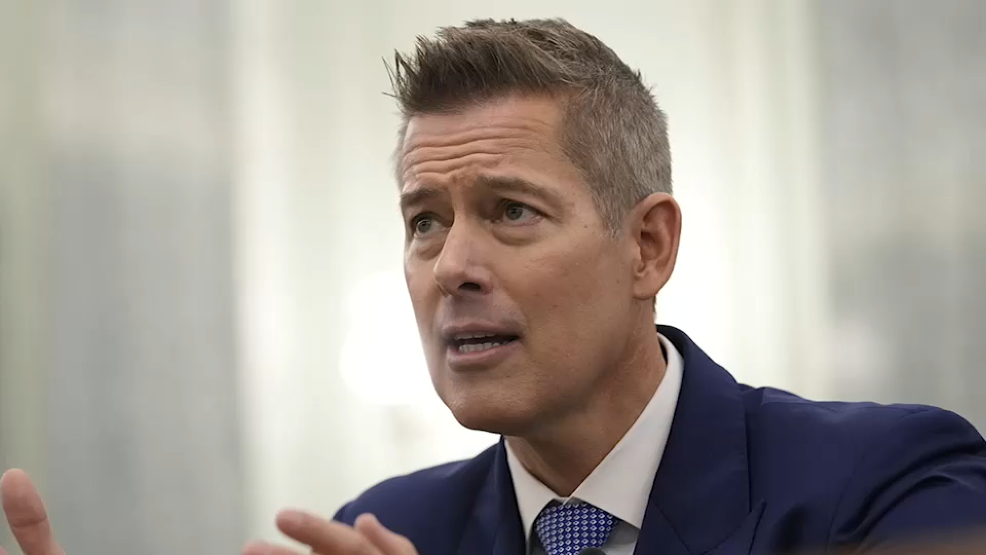 Transportation Secretary to discuss shutdown's potential impact on Newark Airport