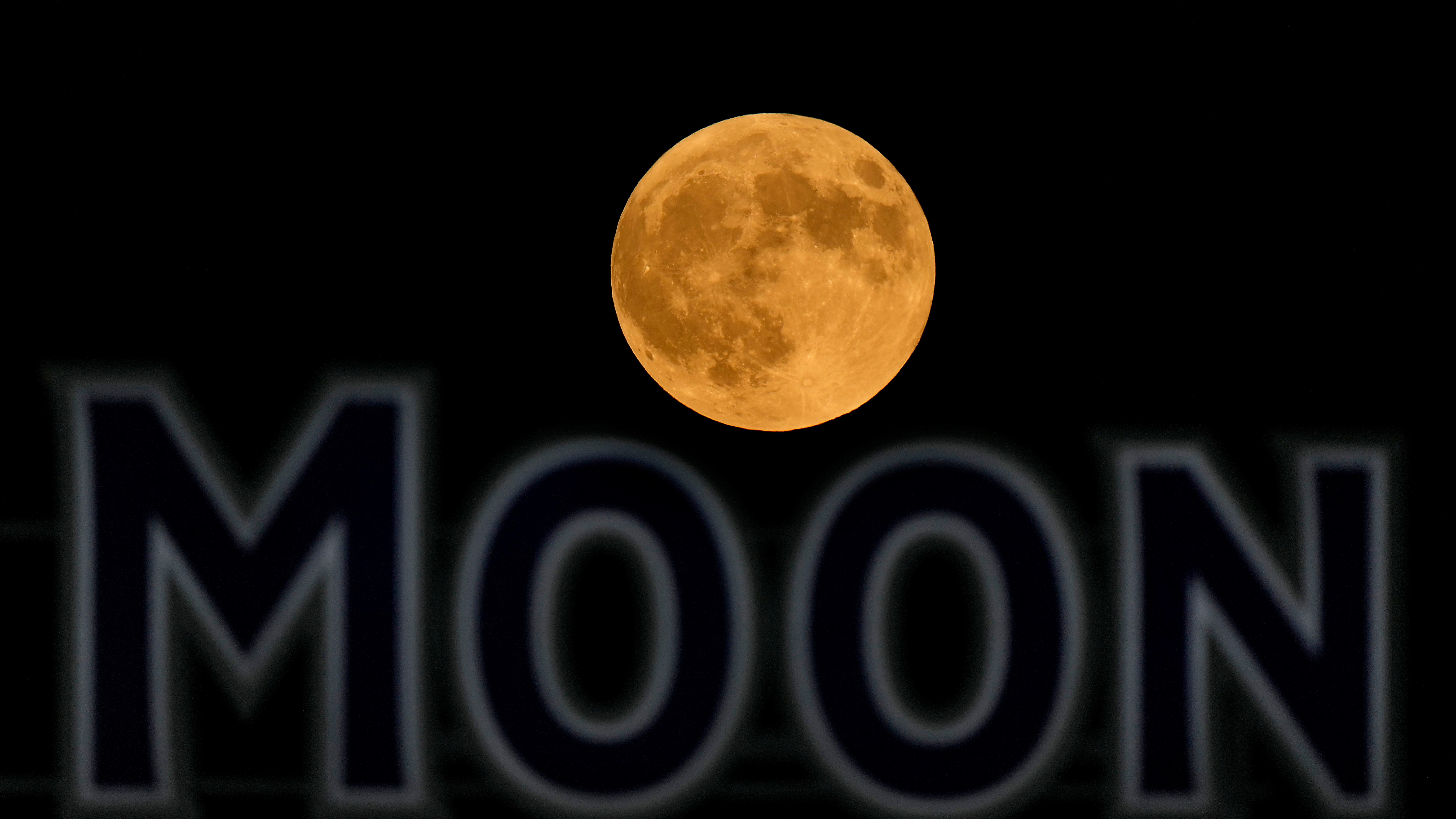 Moon - ABC7 Los Angeles