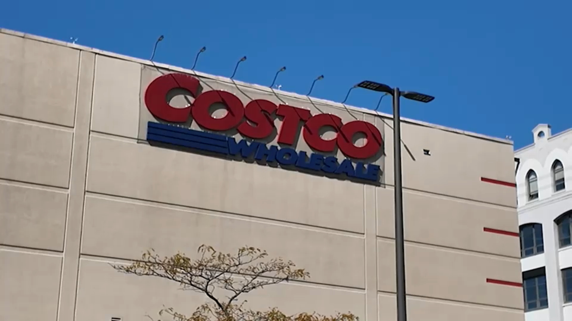 Man assaulted during argument over shopping cart at Brooklyn Costco