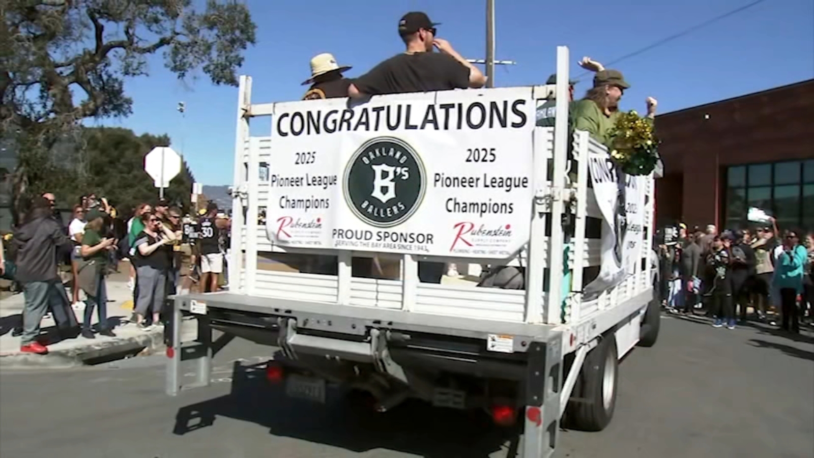 Oakland Ballers celebrate 1st Pioneer League Championship win with parade