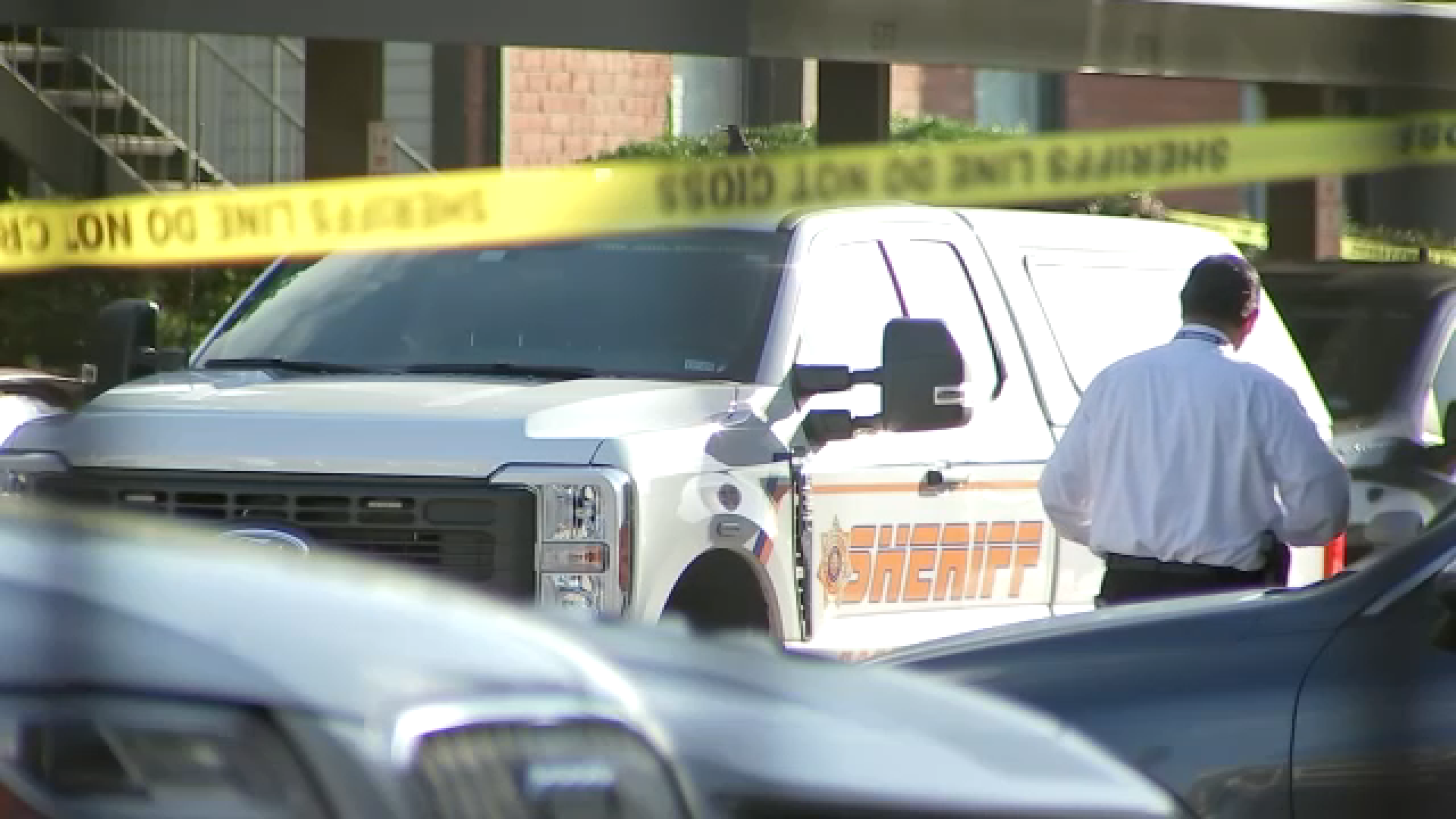 Man fatally stabbed during attempted break-in at apartment, HCSO says