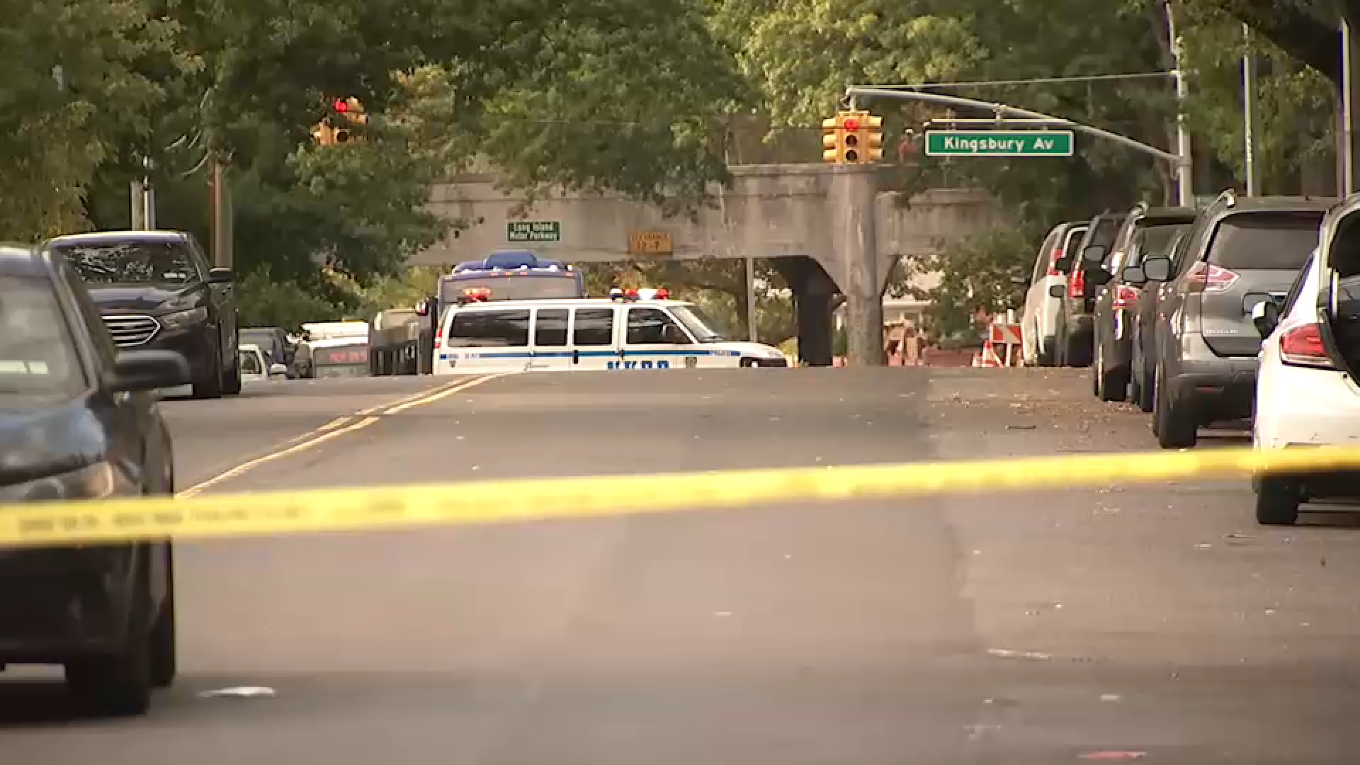 16-year-old boy shot in Hollis Hills, Queens; police searching for suspect