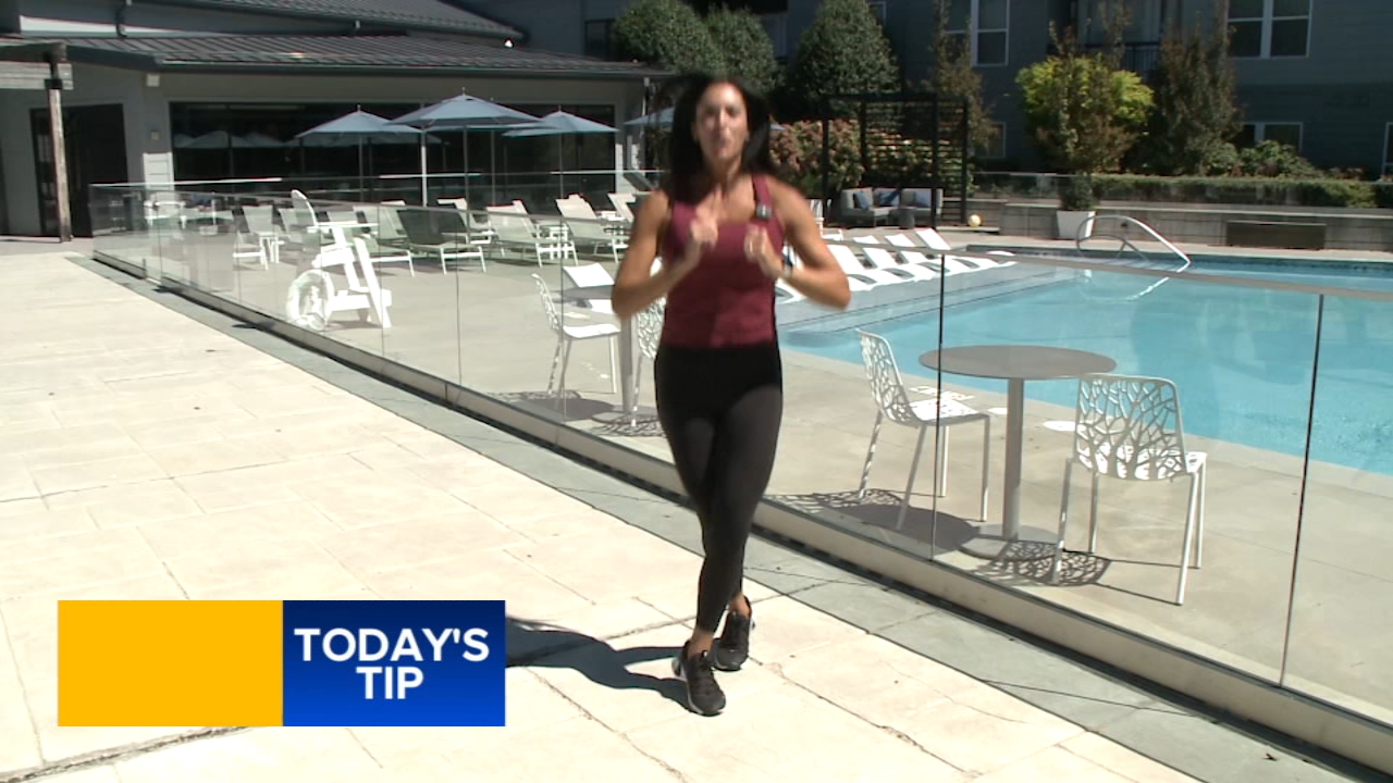 Fitness tip: Criss cross with squat