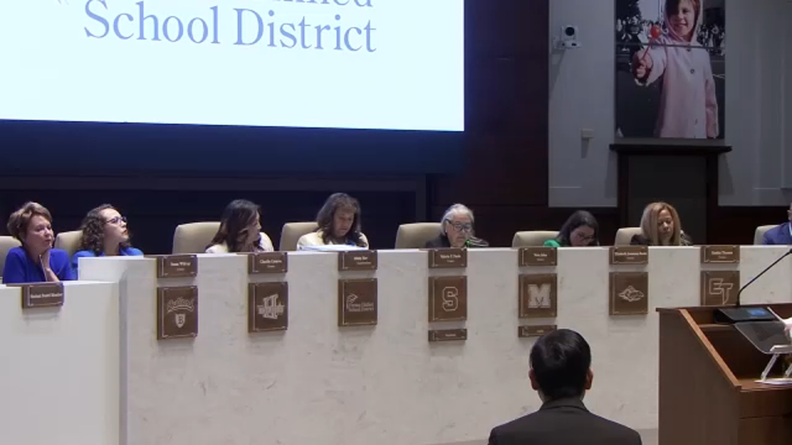 Fresno Unified offers early retirement to cut costs