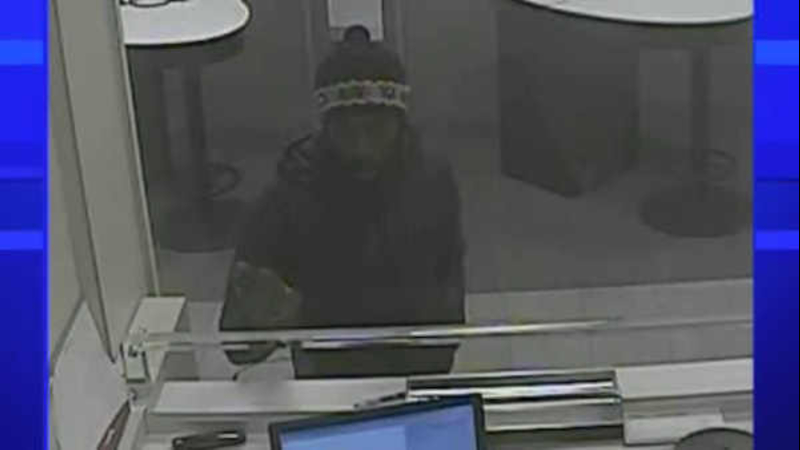 Police searching for suspect in Midtown Manhattan bank robbery - ABC7 ...