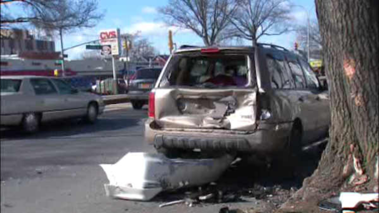 Police Driver flees scene of crash in Queens, leaving injured